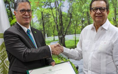 Lcdo. César Florentino De Jesús Herrera Díaz y el Arq. Miguel Fiallo Calderón, rector UNPHU